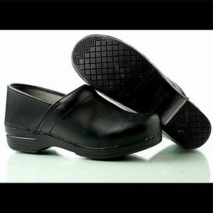 Dansko Professional Black EU 41 US W 10.5-11 M 7.5-8 Clog Slip Resistant comfort